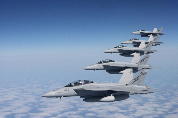 澳空軍首批超級大黃蜂戰(zhàn)機飛越太平洋回國
