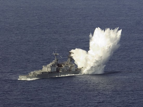 強(qiáng)！軍艦被炸成兩截居然不沉