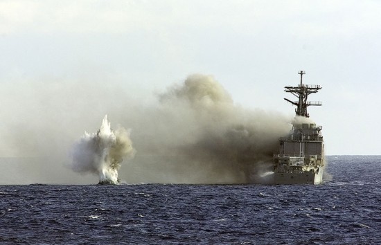 強！軍艦被炸成兩截居然不沉