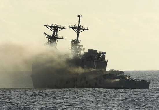 強！軍艦被炸成兩截居然不沉