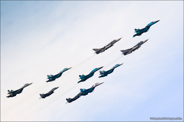 俄羅斯舉行空中閱兵預演 大批戰(zhàn)機飛過紅場上空(高清組圖)