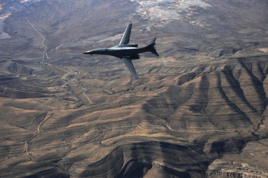 組圖:美空軍公開(kāi)B-1B轟炸機(jī)群空中訓(xùn)練照