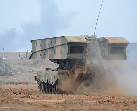 難得一見：我軍先進(jìn)掃雷裝備威力巨大[組圖]