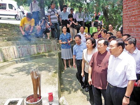 組圖：湖南省委副書(shū)記訪臺(tái) 祭拜湘軍英靈