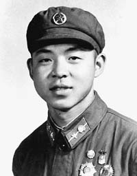 永遠(yuǎn)的豐碑：全心全意為人民服務(wù)的楷模雷鋒