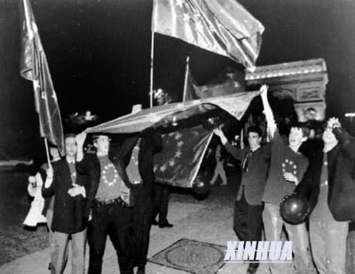 法國(guó)公民投票以微弱多數(shù)通過《馬斯特里赫特條約》