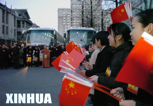 第一批人大代表抵達北京（組圖）