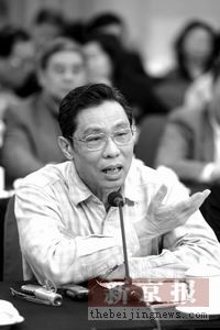 衛(wèi)生部部長高強：“醫(yī)生開藥方拿回扣也是受賄” 