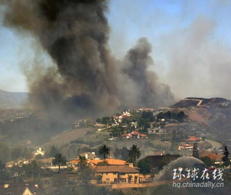 加州南部發(fā)生叢林火災 至少500戶居民疏散