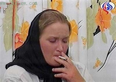錄像中曝光的女兵吸煙畫(huà)面