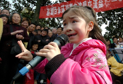 百年越?。涸趹雅f和變革中延續(xù)