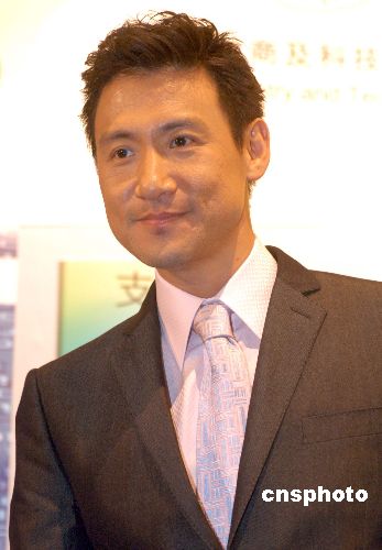 歌神張學(xué)友拜神求子（圖）