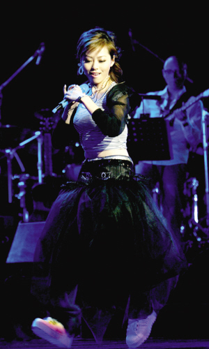 張靚穎首唱會(huì)有驚無險(xiǎn)