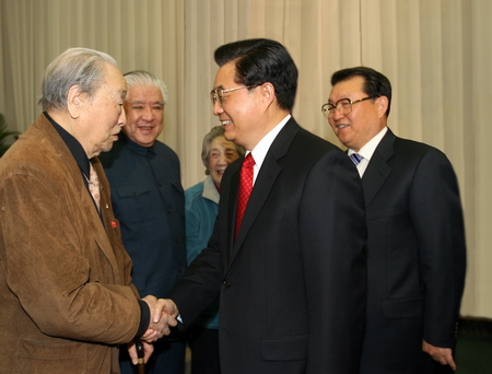 胡錦濤總書記親切會見話劇藝術(shù)家