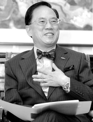 曾蔭權(quán)：香港精神就是永不言敗
