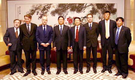 劉淇會(huì)見(jiàn)法新社社長(zhǎng)時(shí)表示將為媒體提供優(yōu)質(zhì)服務(wù)