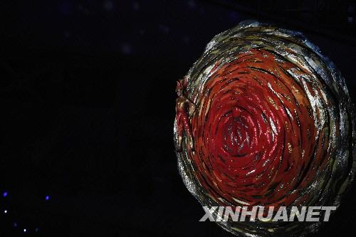 9月6日，北京2008年殘奧會(huì)開(kāi)幕式在國(guó)家體育場(chǎng)“鳥(niǎo)巢”舉行。這是開(kāi)幕式上的表演《太陽(yáng)鳥(niǎo)》。 新華社記者廖宇杰攝 