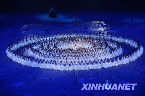  9月6日晚8點(diǎn)，北京2008年殘奧會(huì)開(kāi)幕式在國(guó)家體育場(chǎng)“鳥(niǎo)巢”舉行。這是開(kāi)幕式上的文藝表演。