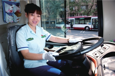 劉美蓮：最美女公交司機(jī) 用心服務(wù)乘客