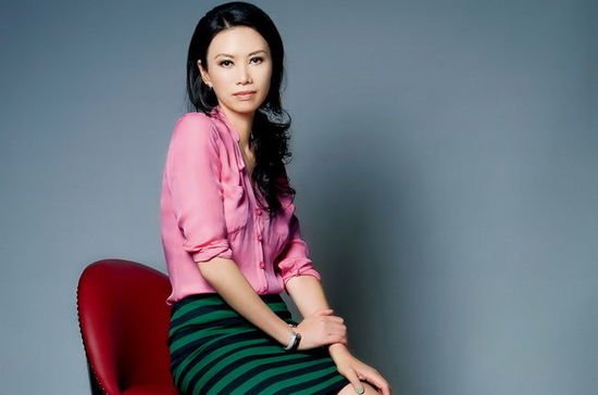 鄧文迪飛身出掌彪悍護夫 為了錢還是愛情？