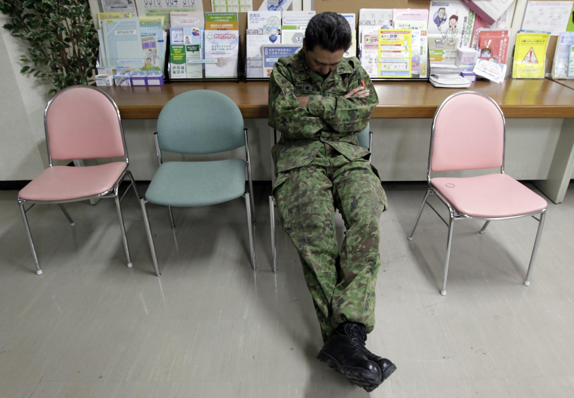日本留學(xué)生在清華校園為同胞捐款（圖集）