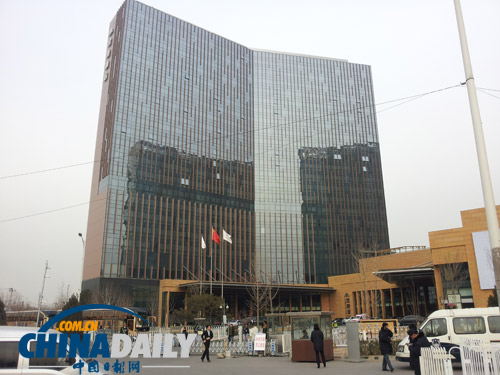 本網獨家探訪政協(xié)委員駐地：進入酒店需有“內應”