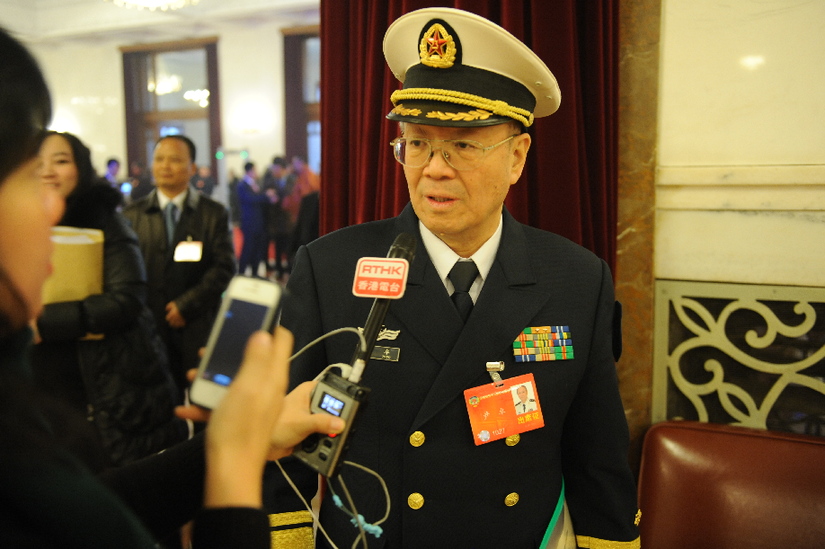 出席全國政協(xié)十二屆二次會(huì)議開幕會(huì)的委員陸續(xù)進(jìn)場