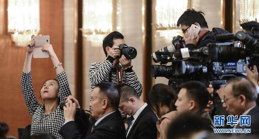 十二屆全國人大二次會議舉行新聞發(fā)布會