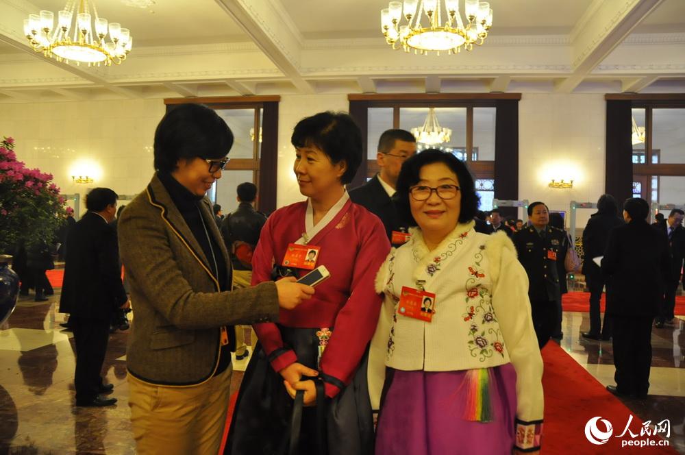 “兩會”少數(shù)民族和宗教界委員受追捧