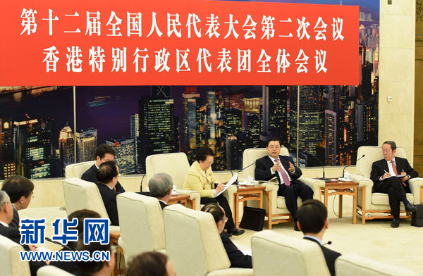 張德江分別參加香港代表團(tuán)、澳門代表團(tuán)審議