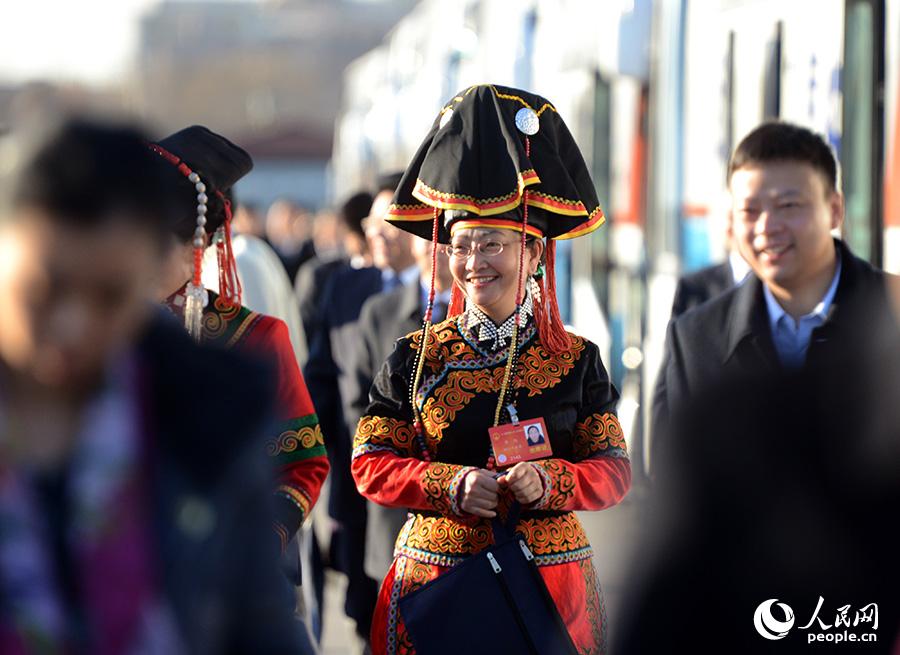 2014兩會：少數(shù)民族代表委員的特色帽飾