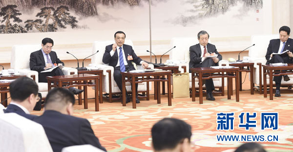 李克強分別參加云南、山西代表團審議 強調(diào)不斷提高城鄉(xiāng)居民生活水平