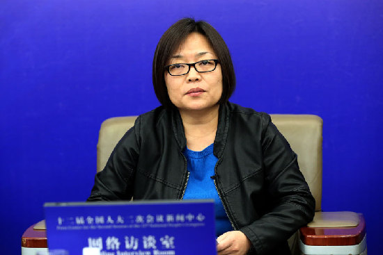 商務(wù)部電子商務(wù)和信息化司副司長(zhǎng)張佩東女士回答記者提問(wèn)