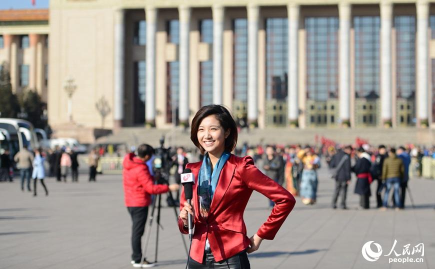 2014兩會(huì)花絮：兩會(huì)會(huì)場(chǎng)上的美女記者