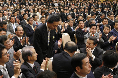 鳩山當(dāng)選日本民主黨黨首 承諾進行政治“大掃除”