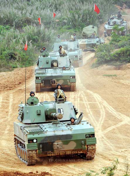 組圖：南京軍區(qū)某裝甲團(tuán)鐵騎轟鳴練兵忙