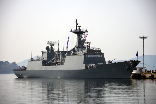 中韓海軍護(hù)航戰(zhàn)艦在亞丁灣舉行聯(lián)合演練(圖)
