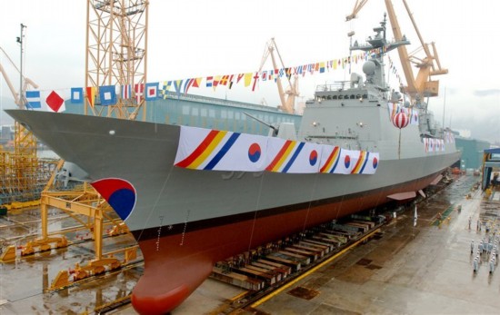 中韓海軍護(hù)航戰(zhàn)艦在亞丁灣舉行聯(lián)合演練(圖)