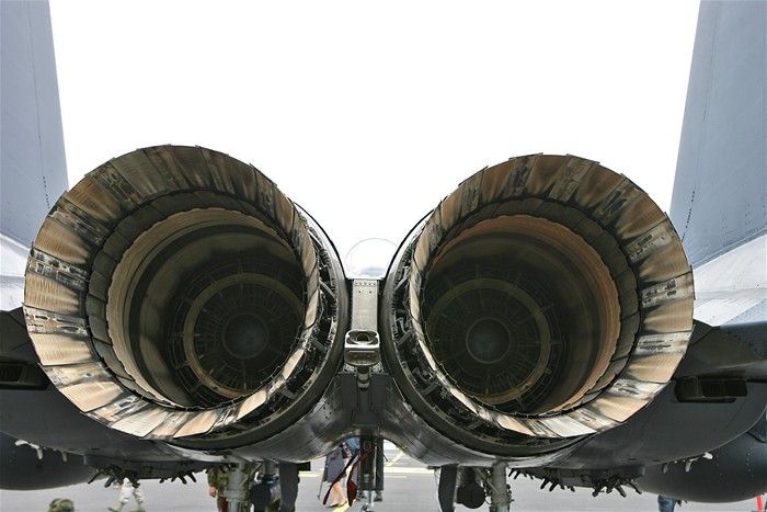 日本F-15J用攔阻鉤練短距著陸
