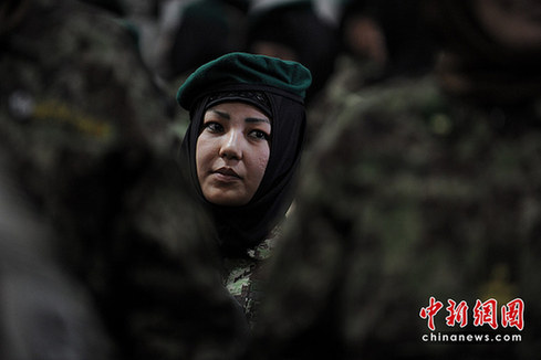 高清大圖:阿富汗女兵舉行畢業(yè)禮