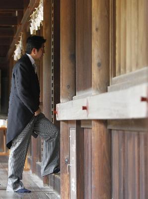 日本舉行二戰(zhàn)結束65周年追悼儀式 40余名議員自行“拜鬼”