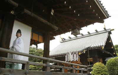 日本舉行二戰(zhàn)結束65周年追悼儀式 40余名議員自行“拜鬼”