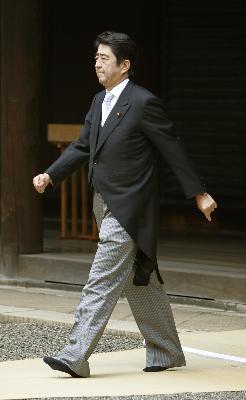 日本舉行二戰(zhàn)結束65周年追悼儀式 40余名議員自行“拜鬼”