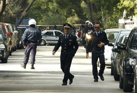 雅典連連接到炸彈包裹 議會(huì)外和多國(guó)使館發(fā)生爆炸