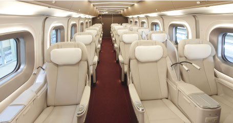 日本最新高速列車投入運(yùn)營 明年最高時(shí)速提至320公里