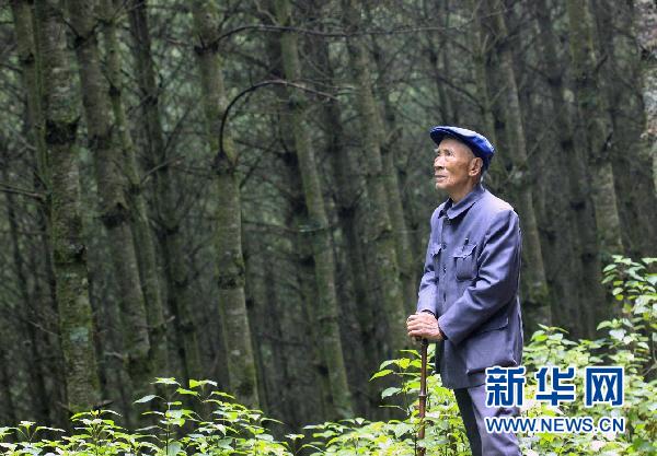 中組部、中宣部、中央創(chuàng)先爭優(yōu)活動領導小組發(fā)出通知要求廣泛開展向楊善洲同志學習活動