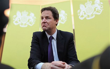 英副首相采訪中自爆是愛(ài)哭鬼 疏遠(yuǎn)卡梅倫挖苦外長(zhǎng)