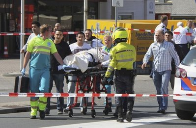 男子端機(jī)關(guān)槍血洗荷蘭商場7死15傷 包括多名兒童