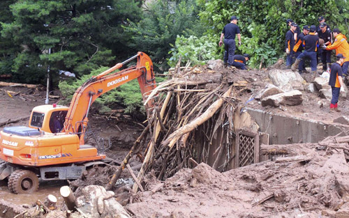 韓國(guó)遭洪災(zāi)泥石流襲擊60人死亡 百余士兵緊急排查邊境地雷