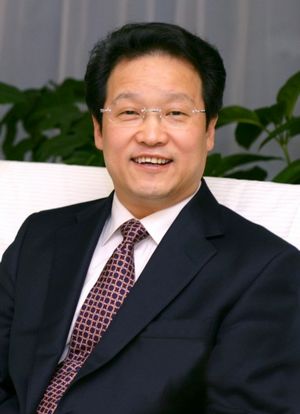 國(guó)務(wù)院任免國(guó)家工作人員 尚福林任銀監(jiān)會(huì)主席